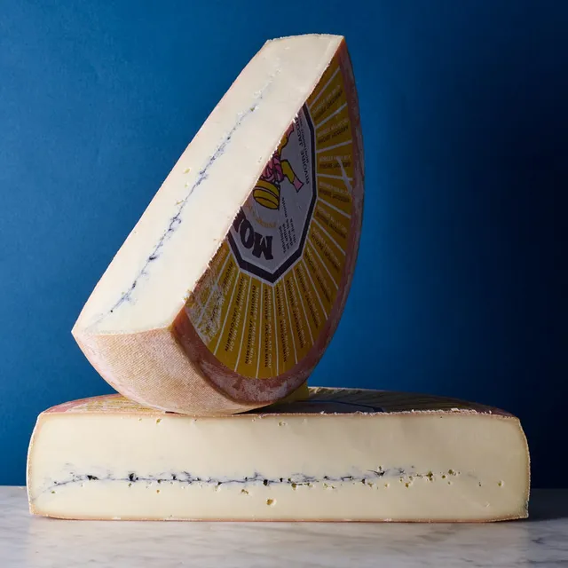 The Fine Cheese Co. Artisan Cheeses Morbier fromage 250g cendre