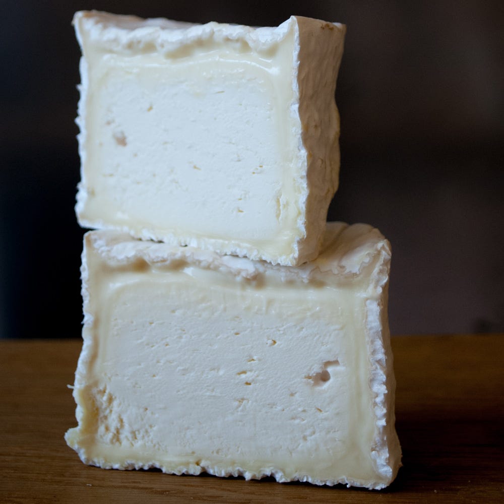 The Fine Cheese Co. Chaource fromage vache crémeux 250g