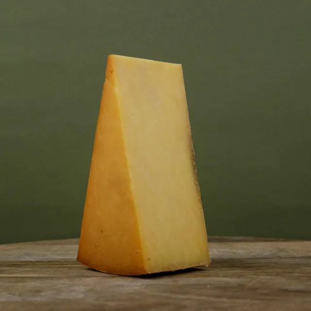 The Fine Cheese Co. Westcombe Cheddar fumé 225g