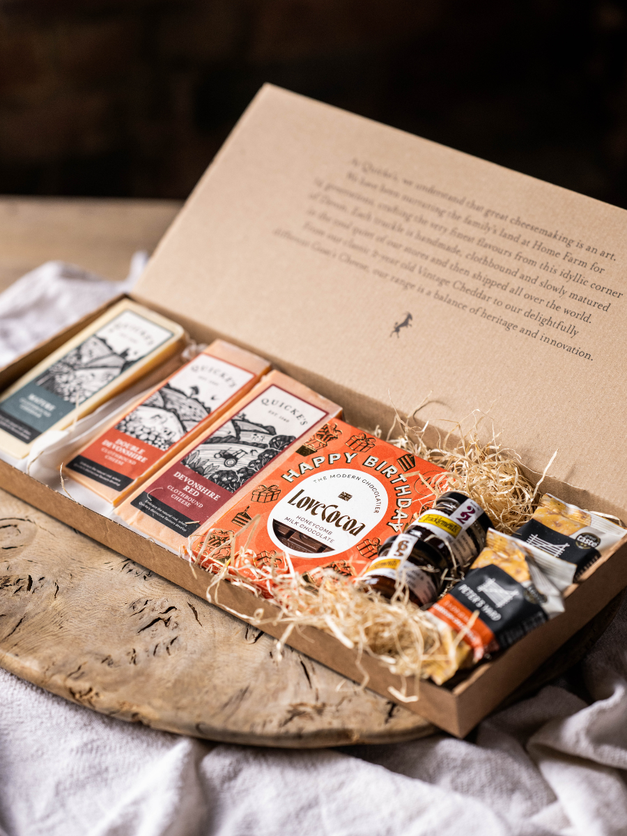 Quicke's Letter Box Cheese Hampers coffret fromage anniversaire cheddar