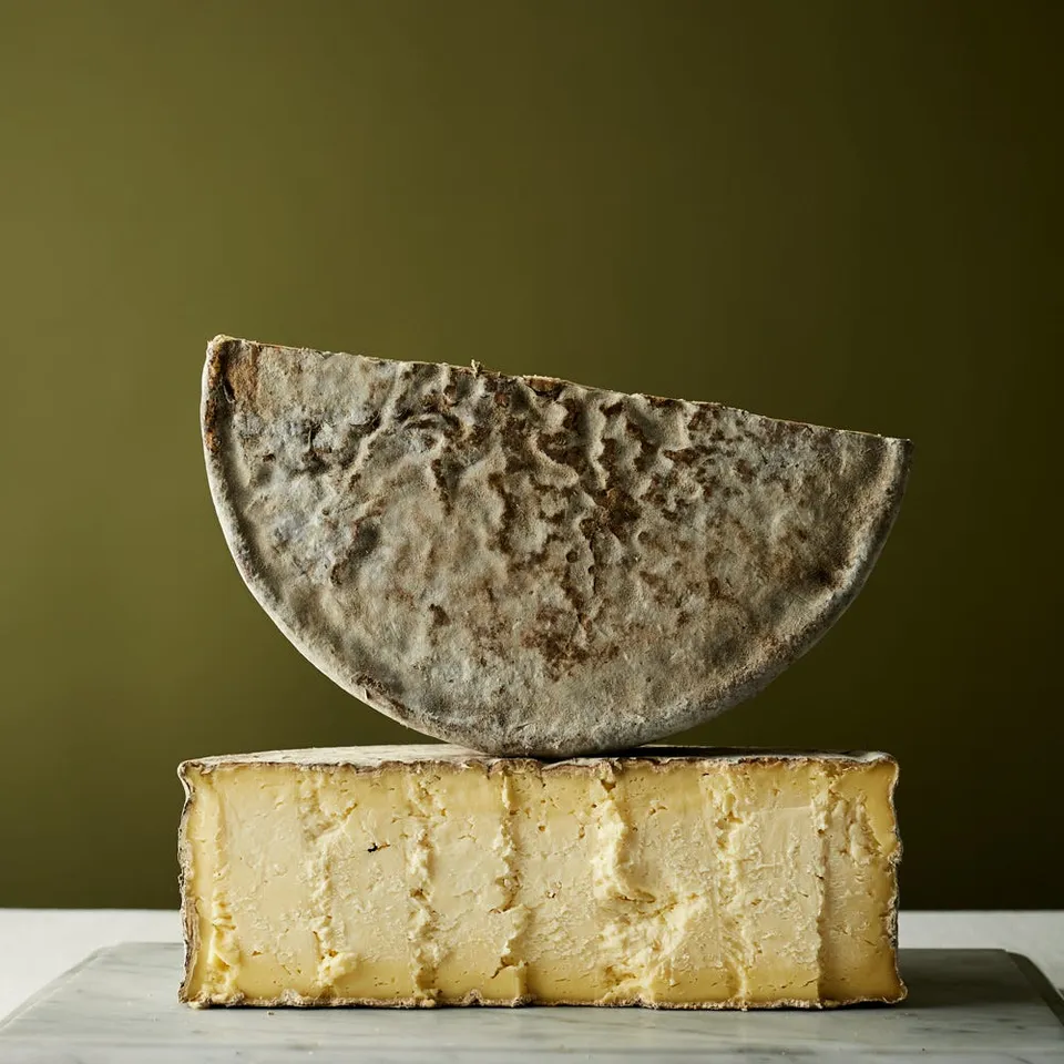 The Fine Cheese Co. Artisan Cheeses Gorwydd Caerphilly fromage 4kg mariage