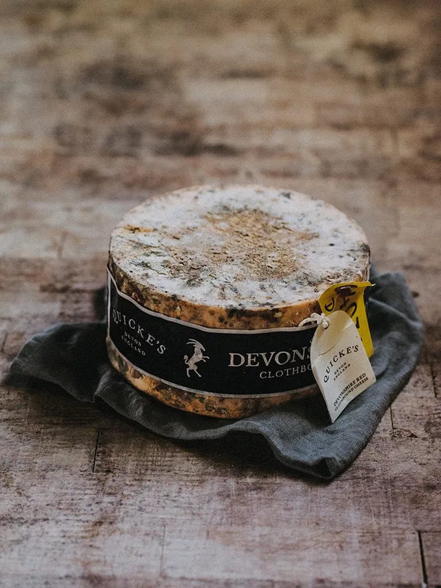 Quicke's Devonshire Red truckle fromage 1,8kg ambré friable