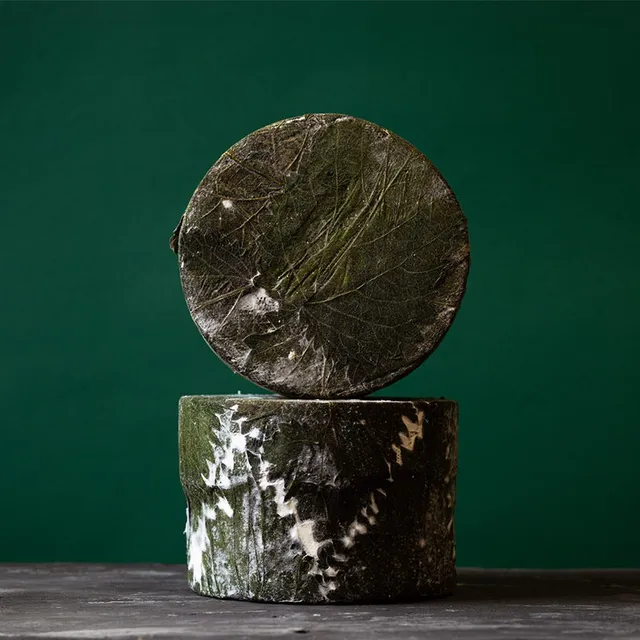 The Fine Cheese Co. Baby Cornish Yarg fromage entier 900g