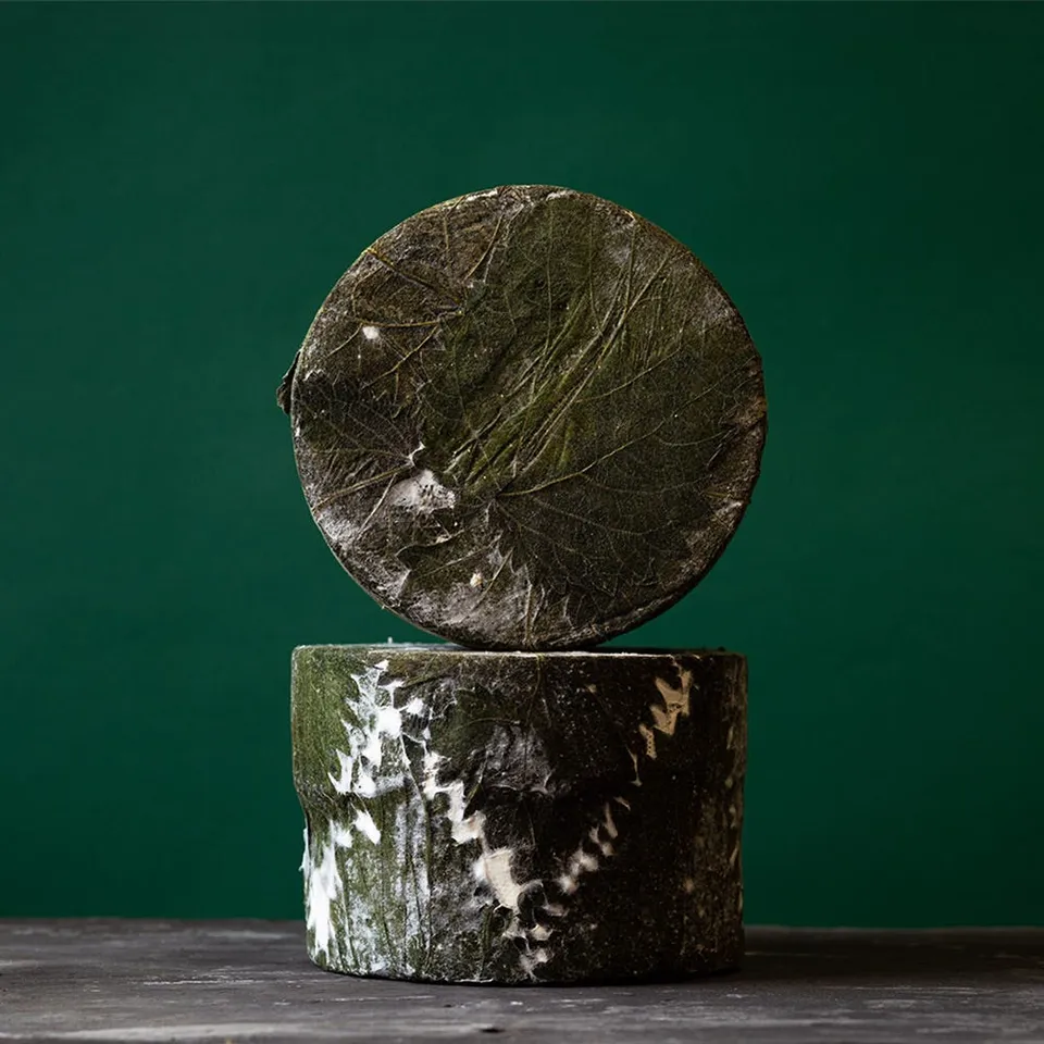 The Fine Cheese Co. Baby Cornish Yarg fromage entier 900g