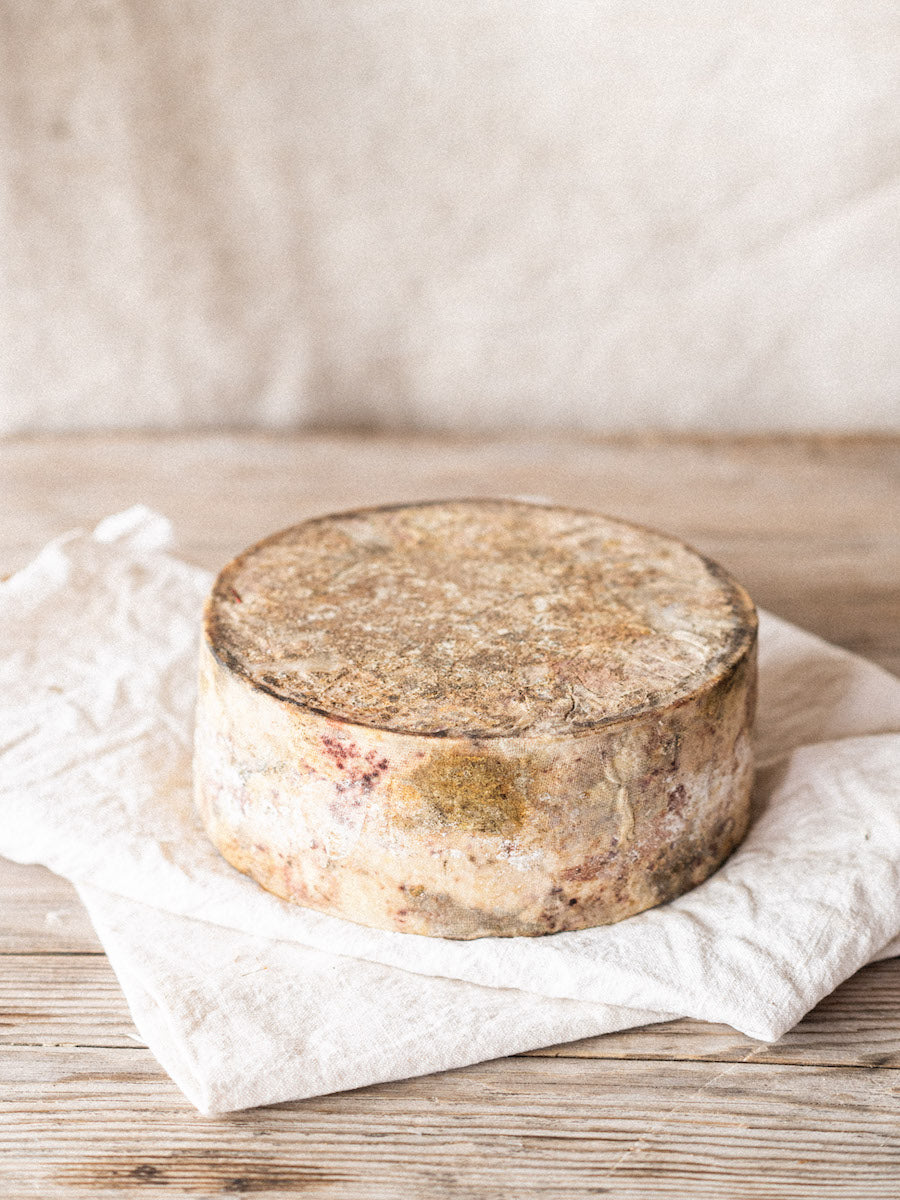 Quicke's Mature Cheddar Truckle meule 1,8kg lait de vache
