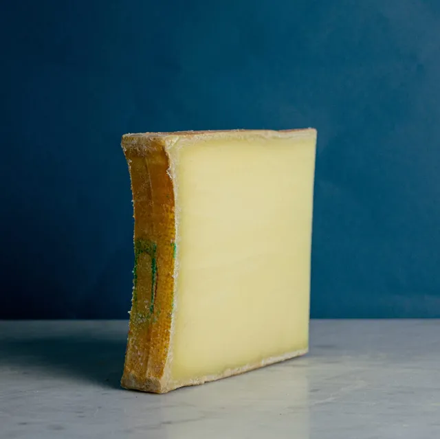 The Fine Cheese Co. Artisan Beaufort d’Été AOP Fromage 250g Lait Vache