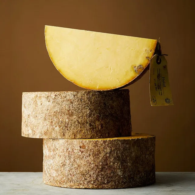 The Fine Cheese Co. Hafod Cheddar Fromage Anglais Bio 250g