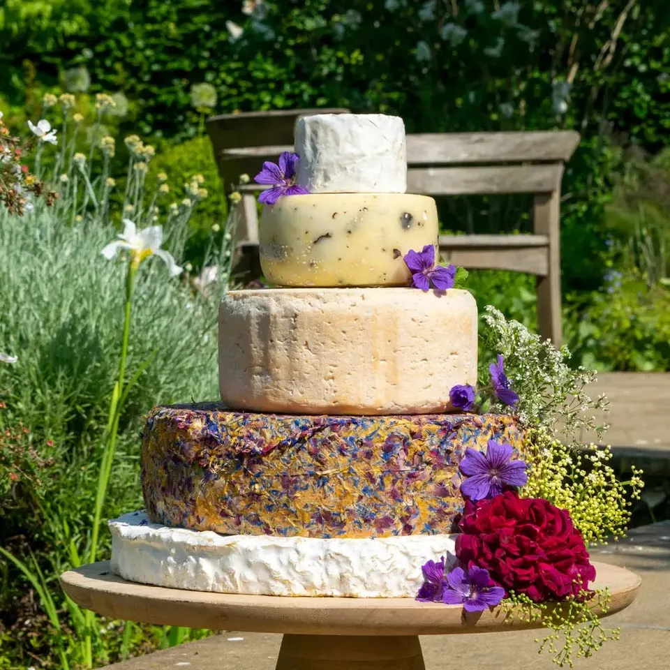 The Fine Cheese Co. Rose pièce montée fromages mariage