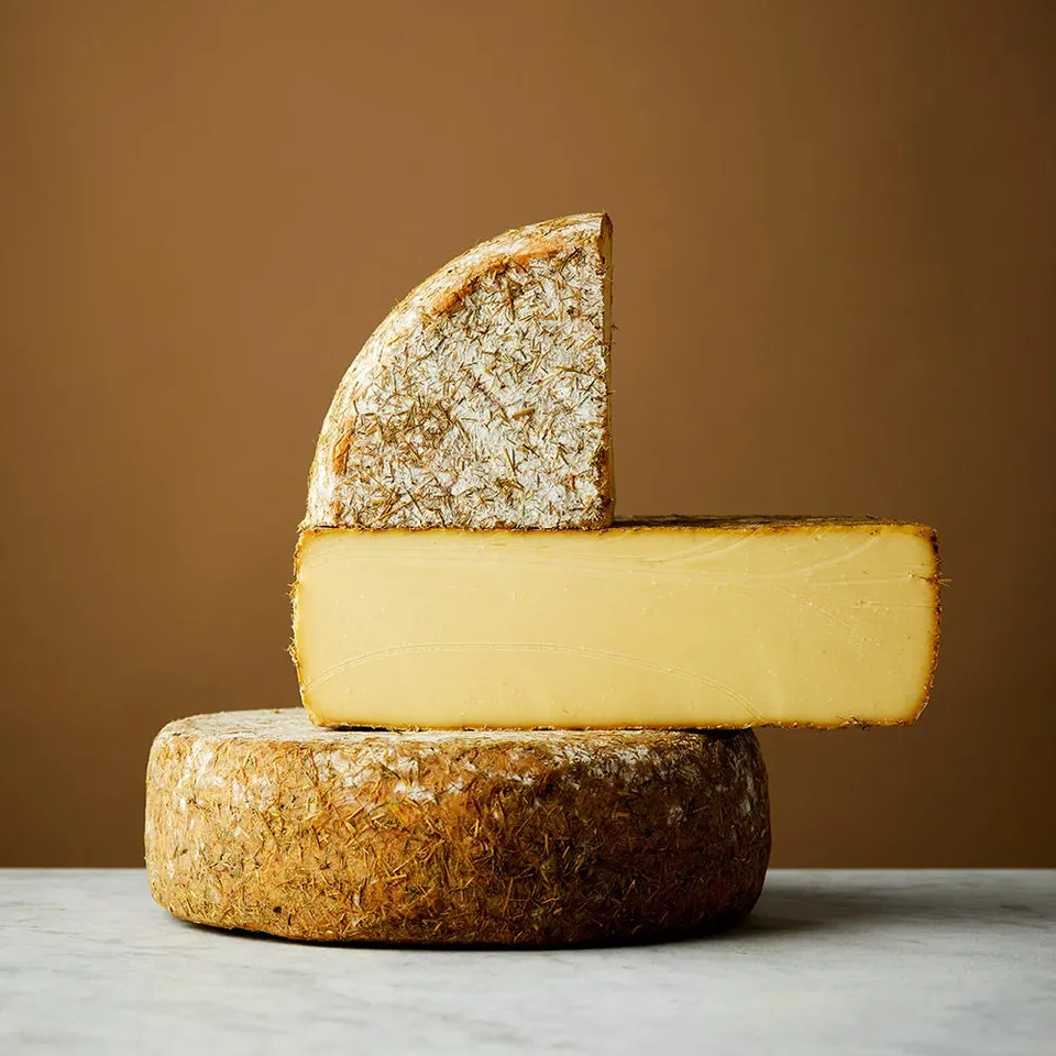 The Fine Cheese Co. Witheridge in Hay fromage bio 220g au foin