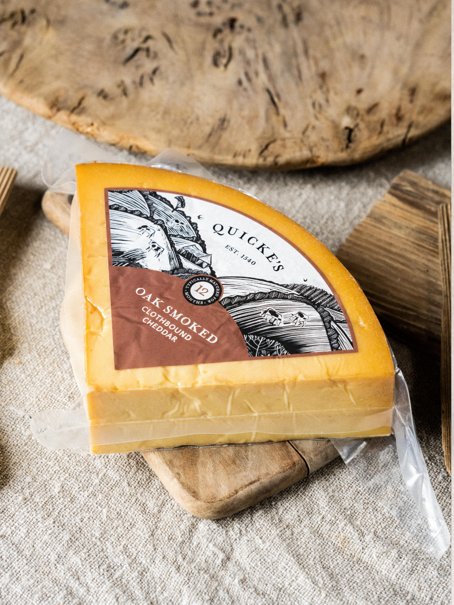 Quicke's Oak Smoked Cheddar fumé chêne 200g affiné