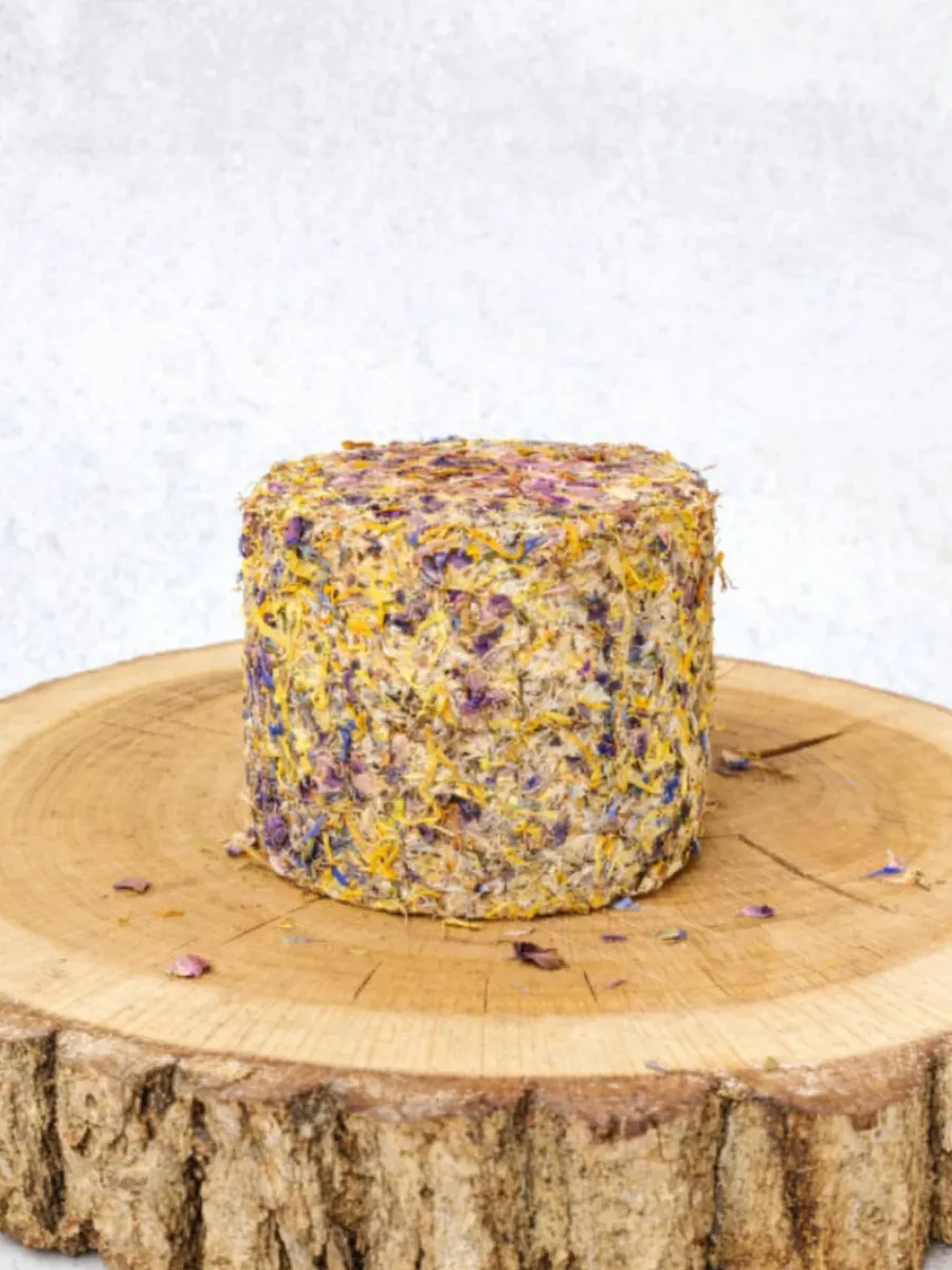 Quicke's Guest Cheeses Baby Alp Blossom fromage fleurs 1kg