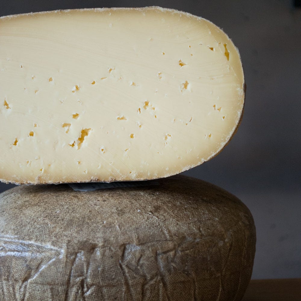 The Fine Cheese Co. Wyfe of Bath fromage vache 300g affiné 4 mois