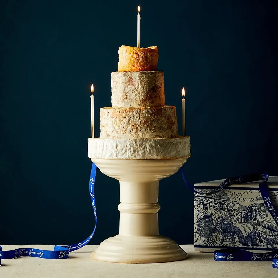 The Fine Cheese Co. Large Cheese Celebration Cake gâteau 4 fromages