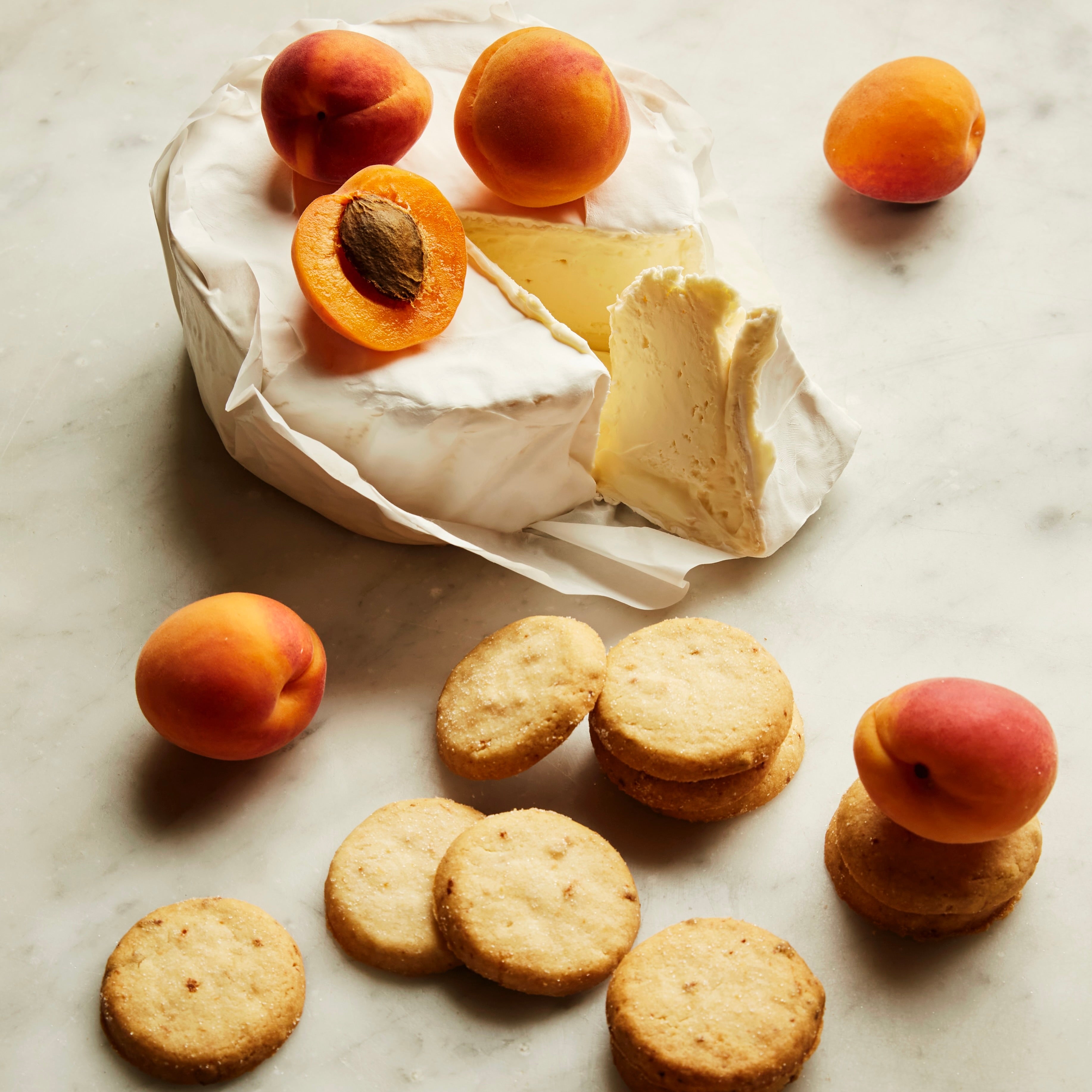 The Fine Cheese Co. Brillat-Savarin & Abricot biscuits 120g sablés