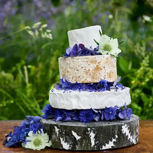 The Fine Cheese Co. Claudette Cheese Wedding Cake Pièce Montée 4 Étages