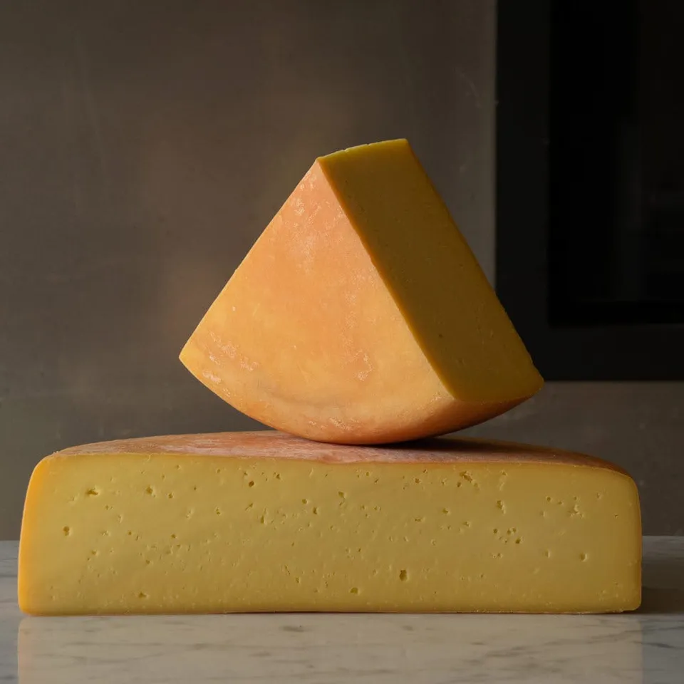 The Fine Cheese Co. Ogleshield Fromage Anglais Croûte Lavée 310g