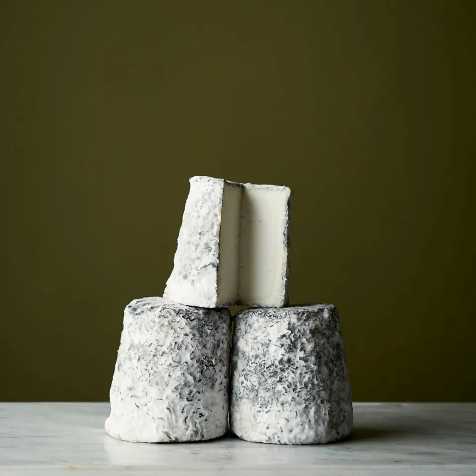 The Fine Cheese Co. Dorstone Fromage de Chèvre Cendré 150-180g