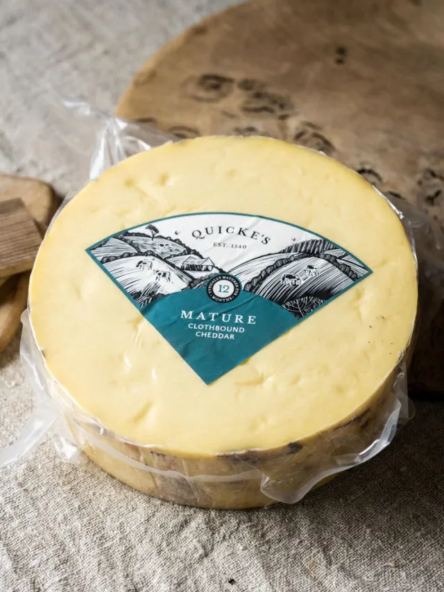 Quicke's Mature Clothbound Cheddar affiné 4kg demi-meule