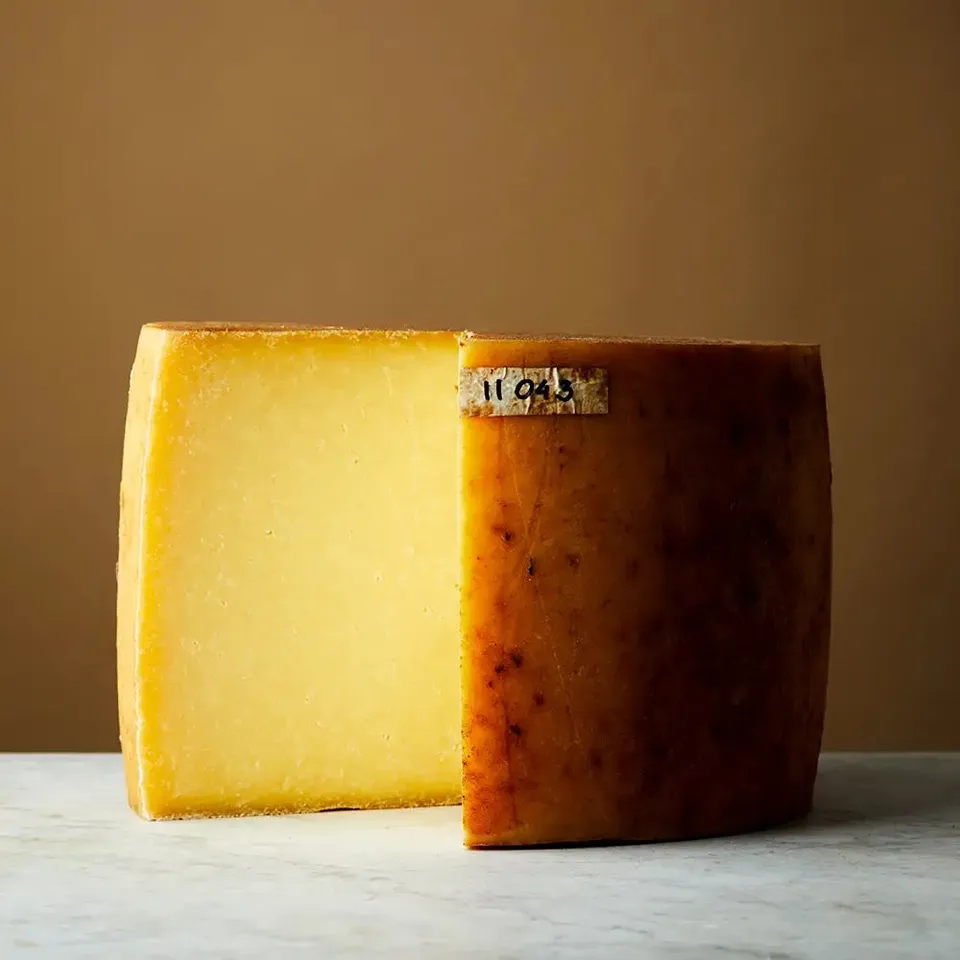 The Fine Cheese Co. Artisan St Andrews Cheddar Fromage Lait Cru