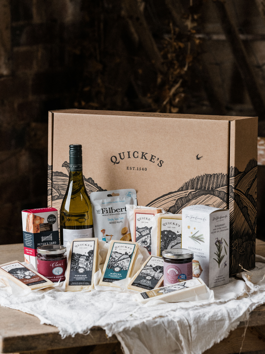Quicke's Magnificent Cheese Hamper coffret 7 cheddars cadeau