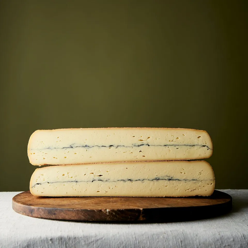 The Fine Cheese Co. Ashcombe fromage 250g cendré