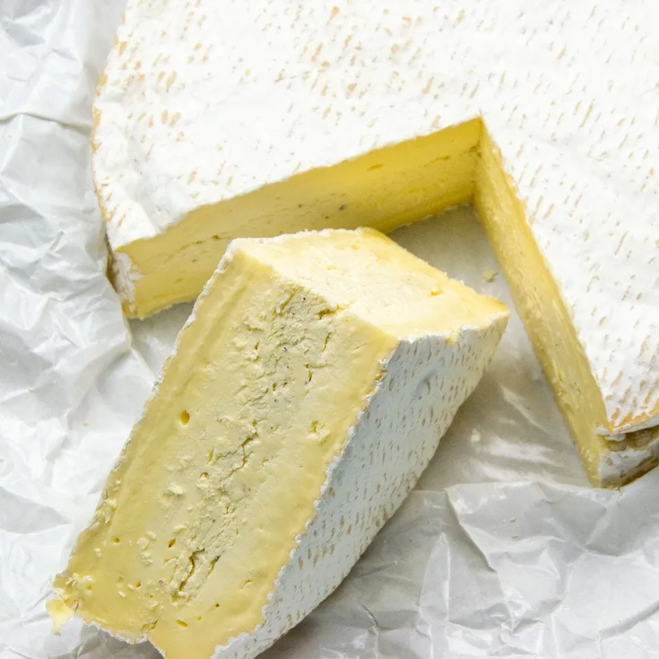 THE FINE CHEESE CO. Truffle Baron Bigod fromage truffe 250g
