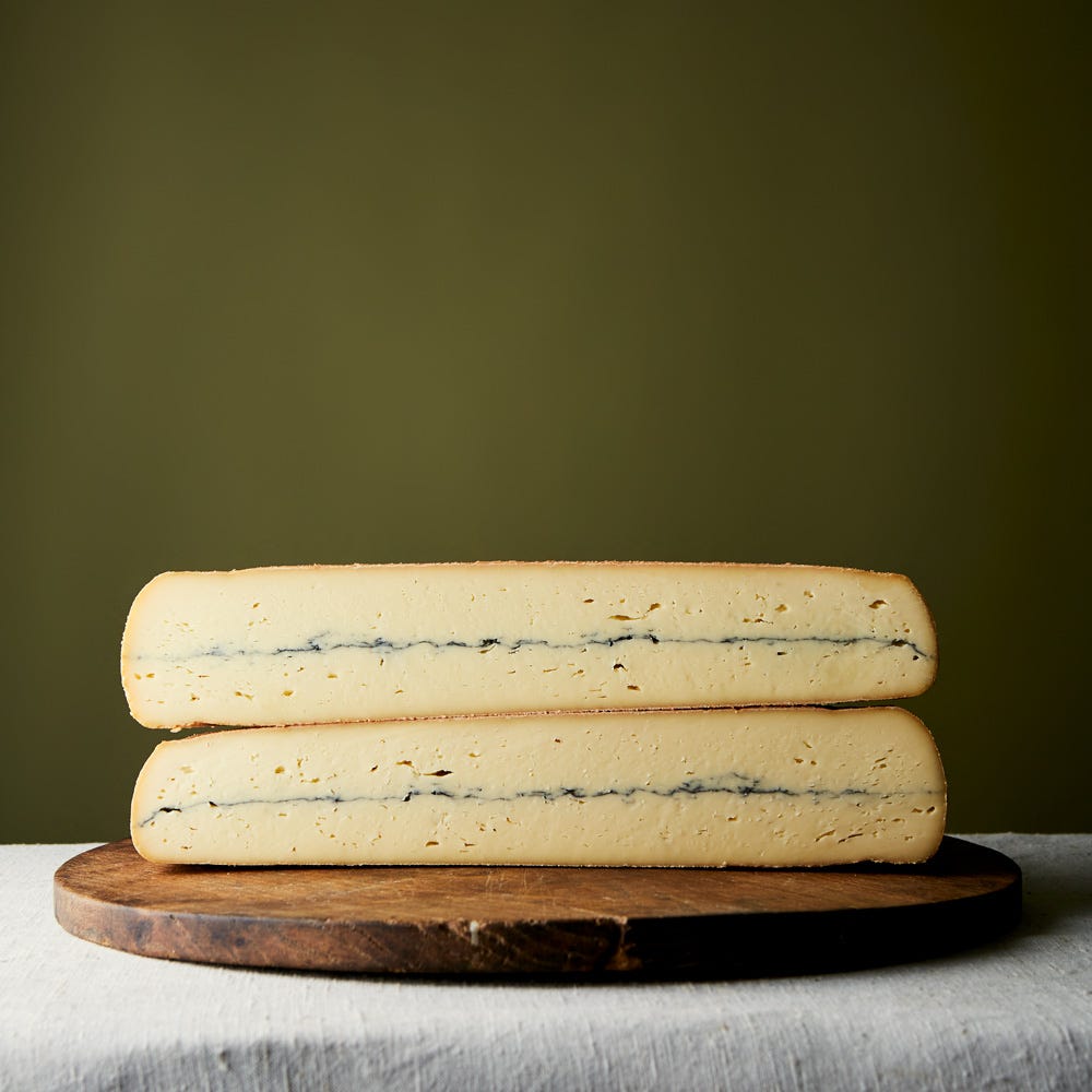 The Fine Cheese Co. Ashcombe fromage 250g cendré
