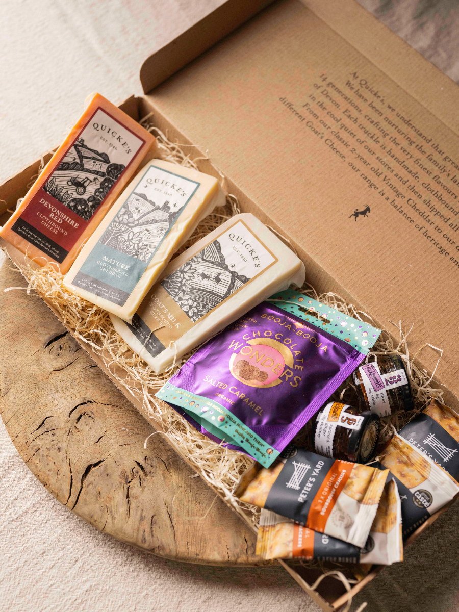 Quicke's Letterbox coffret fromage chocolat 3 cheddars