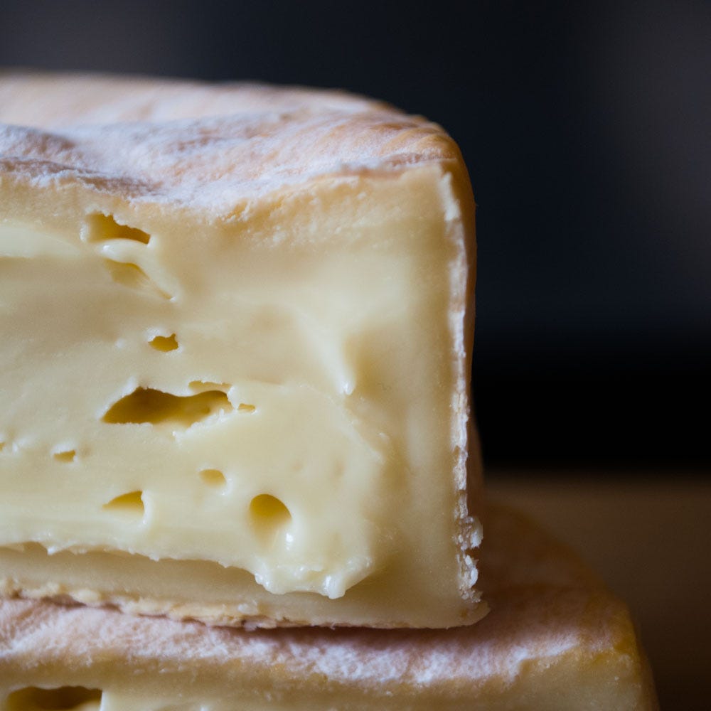 The Fine Cheese Co. Golden Cenarth fromage vache 200g pâte molle